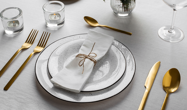 formal dinner plate setting